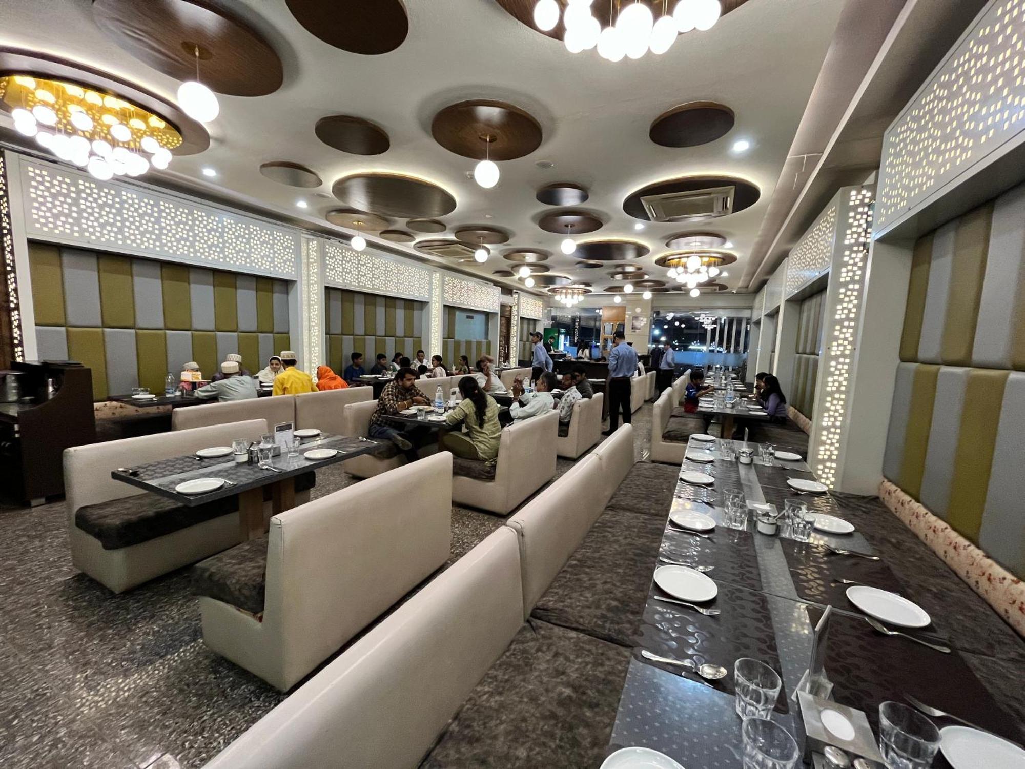 Hotel Grand Darshan Vadodara Buitenkant foto