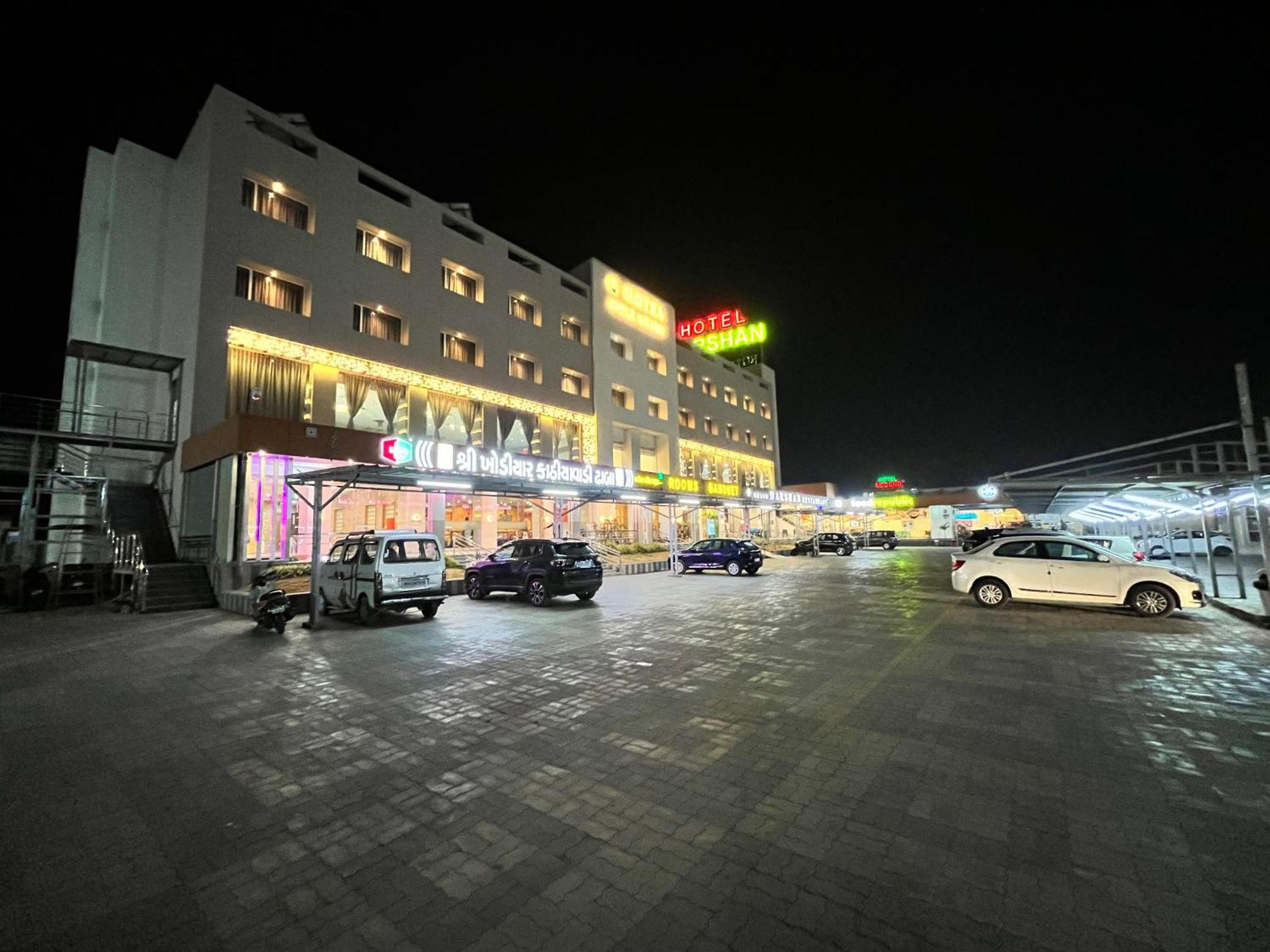 Hotel Grand Darshan Vadodara Buitenkant foto