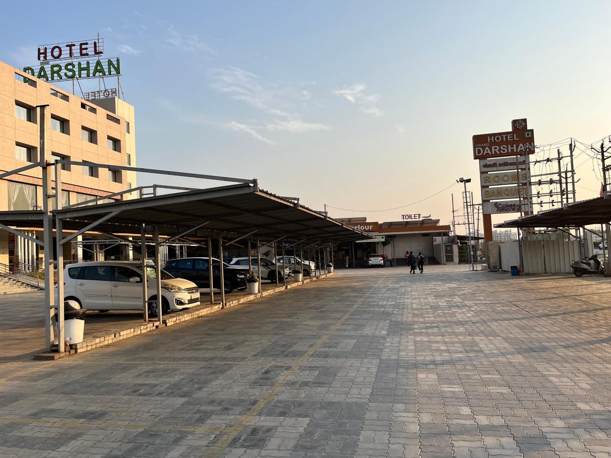 Hotel Grand Darshan Vadodara Buitenkant foto