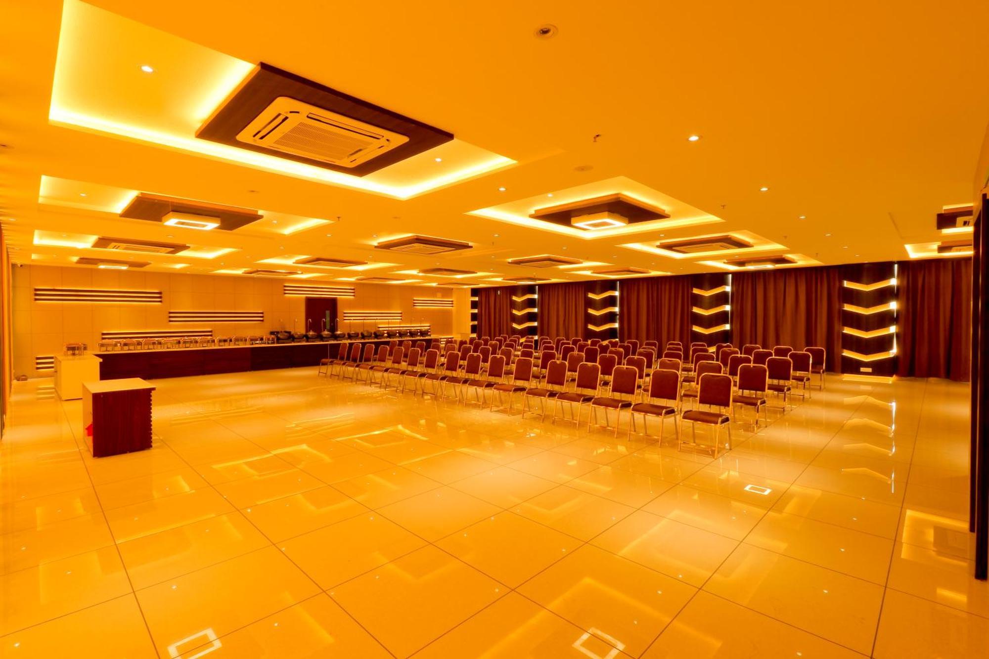 Hotel Grand Darshan Vadodara Buitenkant foto