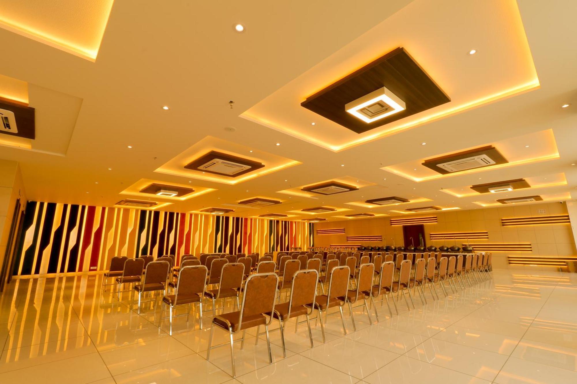 Hotel Grand Darshan Vadodara Buitenkant foto
