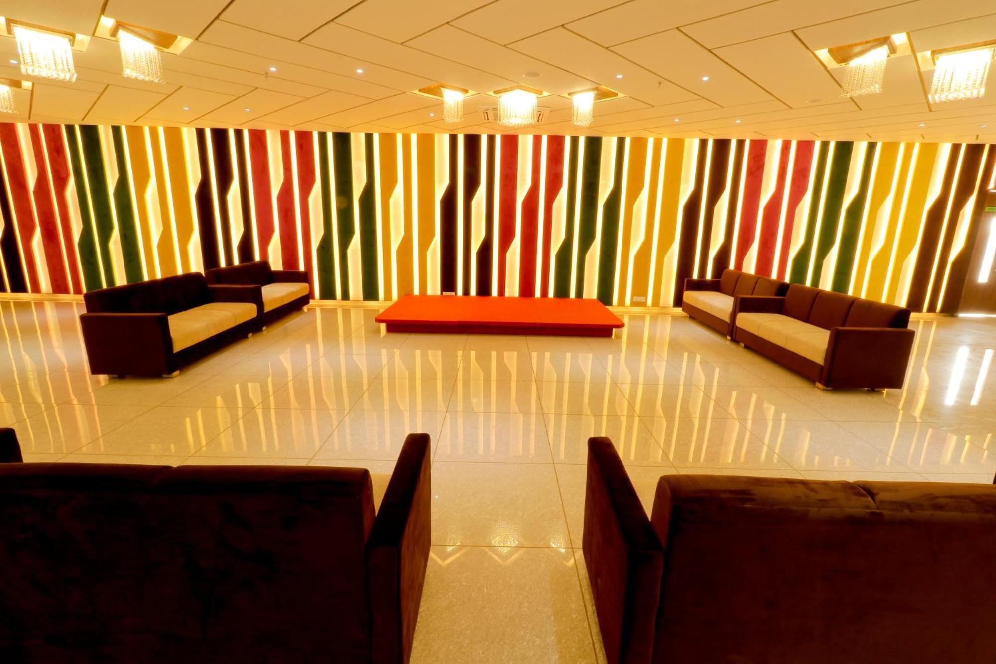 Hotel Grand Darshan Vadodara Buitenkant foto