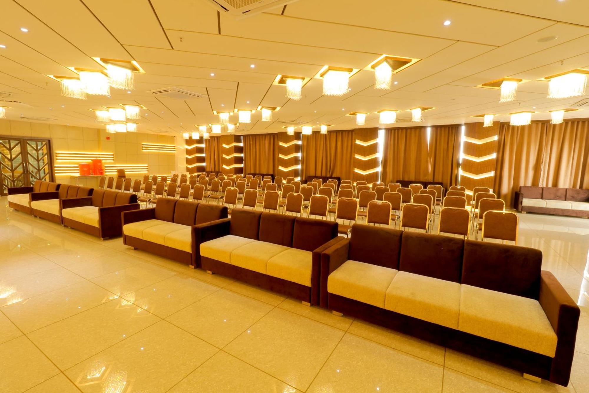 Hotel Grand Darshan Vadodara Buitenkant foto